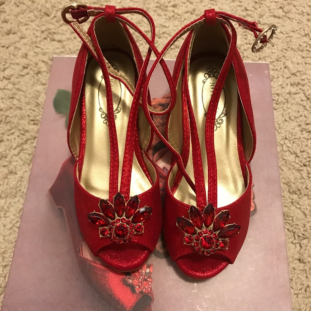 Joyfolie Arabellas in Crimson, size 8